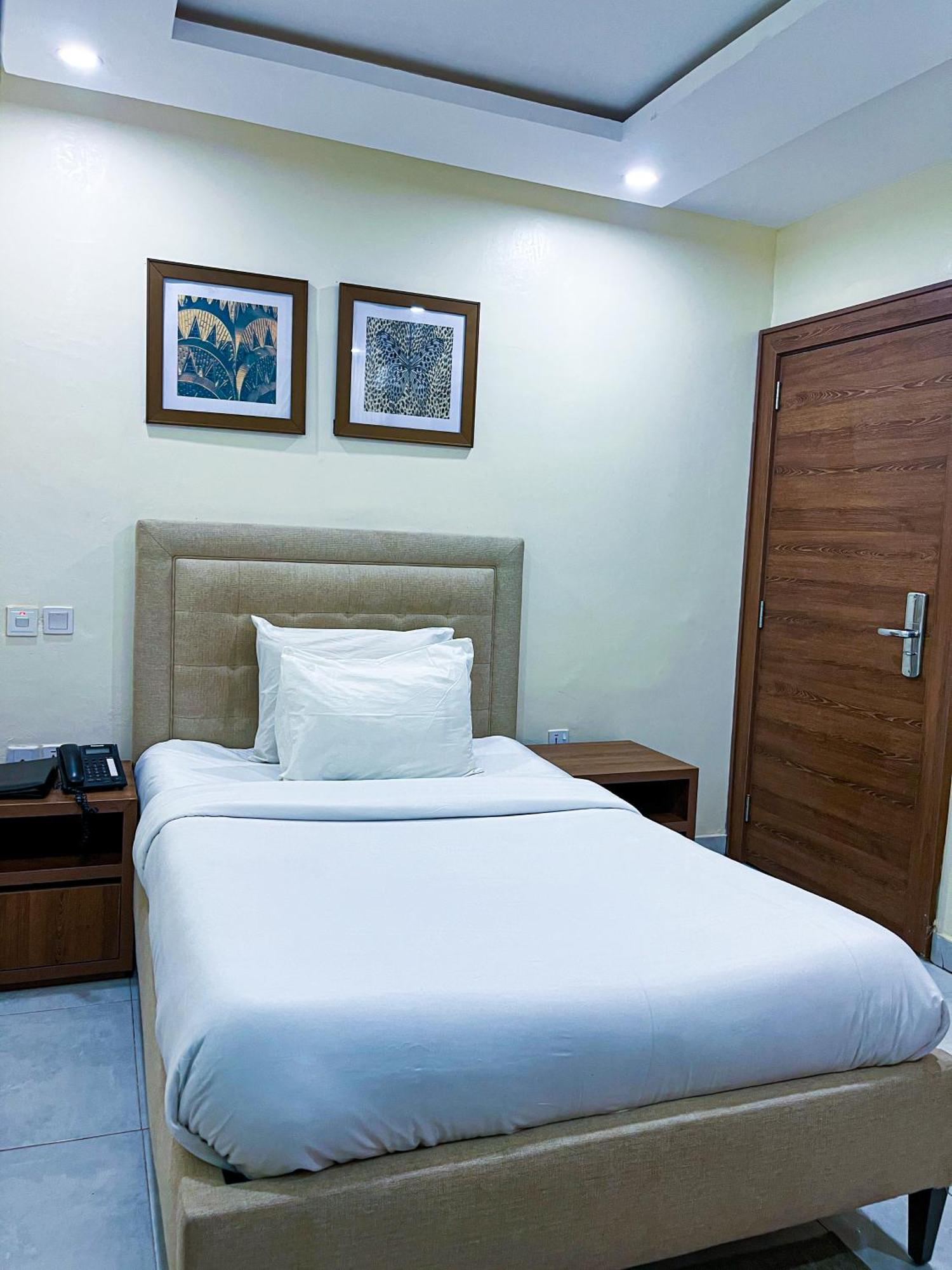 Plush Hotel,Abuja Exteriér fotografie